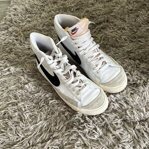 Nike Blazers size 9.5 LIKE NEW